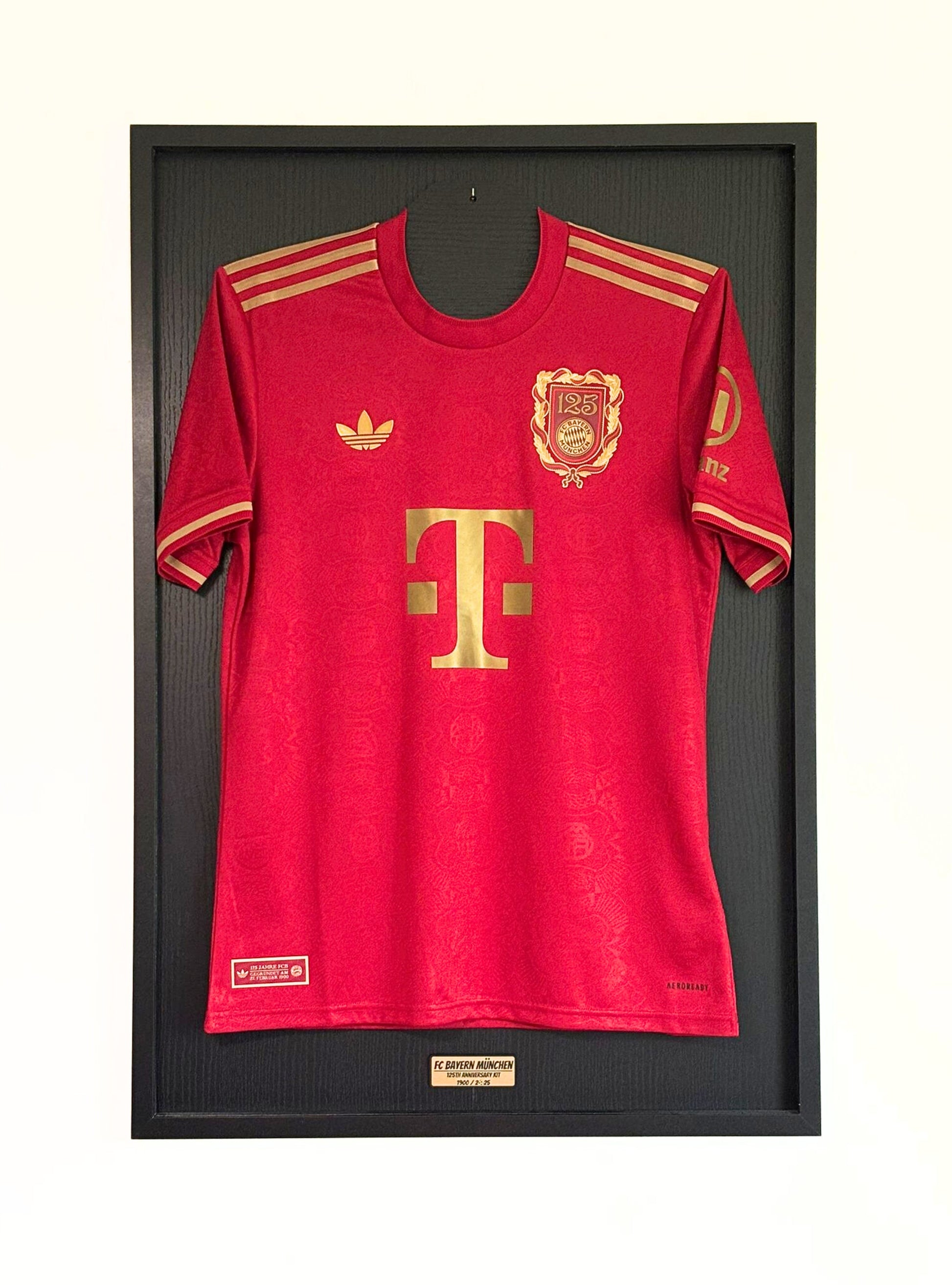 HIP MY WALL Fußball-Rahmen | FC Bayern München 125th Anniversary Kit 1900/2025