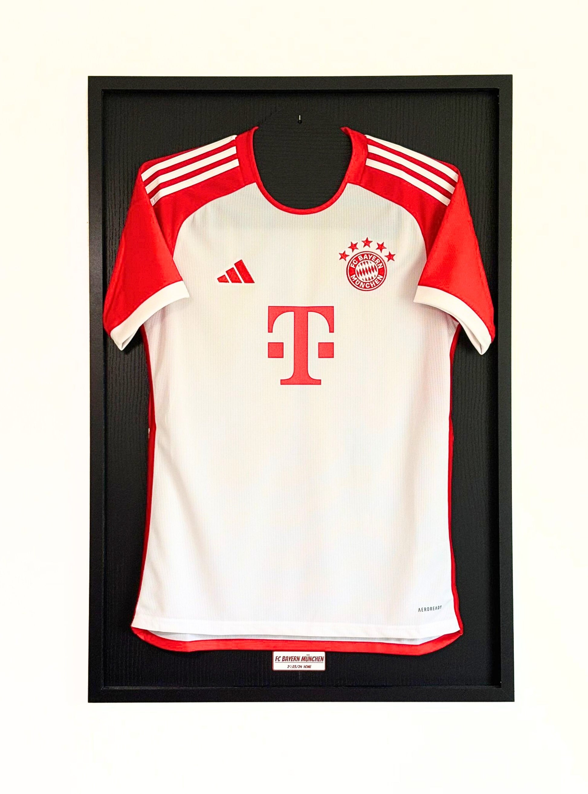 HIP MY WALL Fußball-Rahmen | FC Bayern München Home Trikot 2023/24