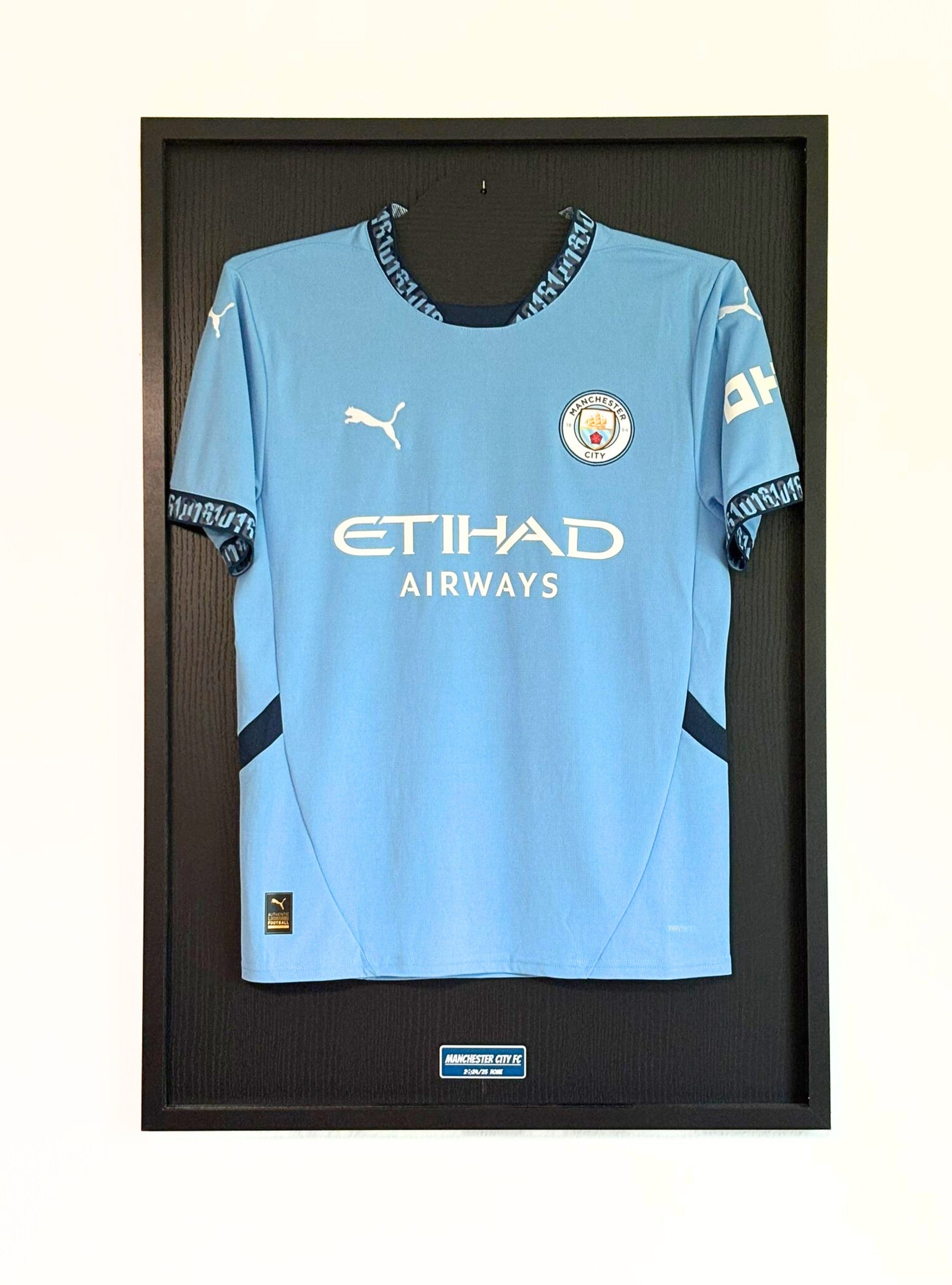HIP MY WALL Fußball-Rahmen | Manchester City Home Trikot 2024/25